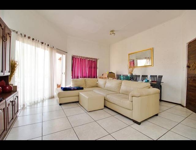 2 BEDROOM TOWNHOUSE FOR SALE IN BEDFORDVIEW